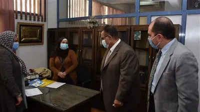 نائب رئيس جامعة عين شمس يتفقد اللجان الانتخابية للاتحادات الطلابية