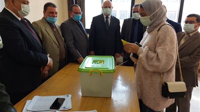 رئيس جامعة بنها يتفقد الجولة الأولى لانتخابات الاتحادات الطلابية