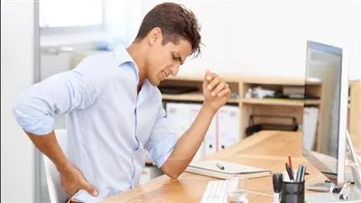 أستاذ أوعية دموية يُحذر من خطورة الجلوس لفترات طويلة (فيديو)