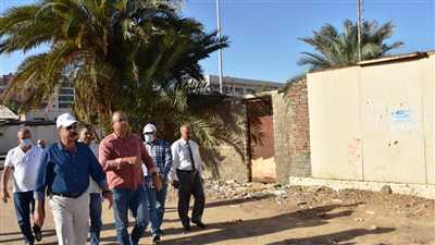  محافظ أسوان يتفقد الطرق والشوارع الرئيسية والداخلية