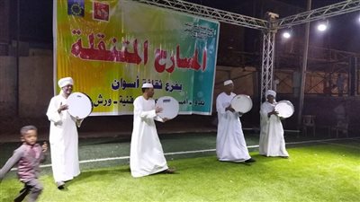  ختام المسرح المتنقل بقرية سلوا بأسوان (صور)