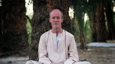 الفنان التشكيلي براين فلين: أنا درويش وبحب الشيخ ياسين التهامي