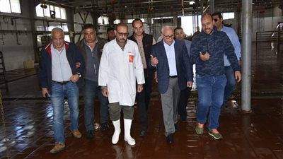 المحافظ يتابع سير العمل داخل مجزر بورسعيد