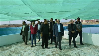 محافظ بورسعيد يتفقد مشروع تنمية الاستزراع السمكي البحري 