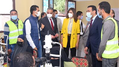 وزيرة الهجرة ومحافظ الفيوم يتفقدان مشروعات 