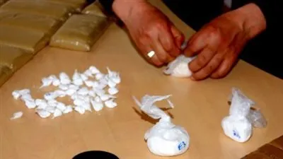 بحوزته 20كيس شادو وقطر.. تفاصيل سقوط عاطل لاتجاره في المخدرات بالوراق