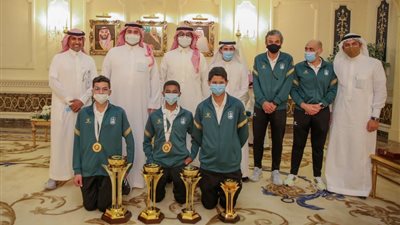 نائب رئيس اللجنة الأولمبية العربية السعودية يستقبل أفراد المنتخبين السعودي والمصري لناشئي الإسكواش