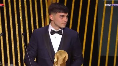 البالون دور.. بيدري يحصد الكرة الذهبية لأفضل لاعب صاعد في العالم 