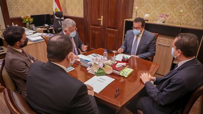 القائم بعمل وزير الصحة يتابع موقف تسجيل المنشآت الطبية بالهيئة العامة للاعتماد 