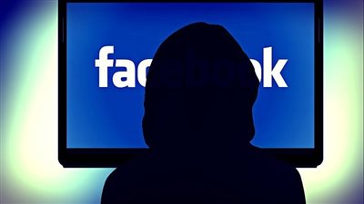 تصل للسجن 15 سنة.. تفاصيل عقوبة الحسابات الوهمية بمواقع التواصل (فيديو)