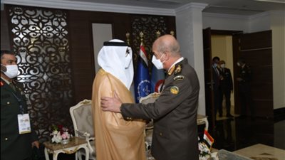 الفريق أول محمد زكى يلتقي وزير الدولة الإماراتى لشئون الدفاع