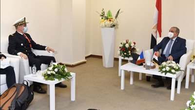وزير الإنتاج الحربي يبحث التعاون مع هيئة التسليح الفرنسية