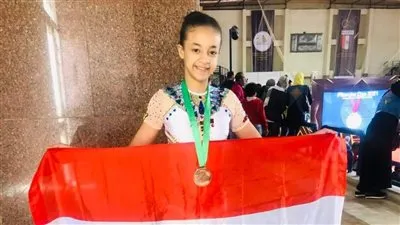 حصدت 3 ميداليات ذهبية.. طفلة فيومية تفوز ببطولة الجمهورية للجمباز (صور)