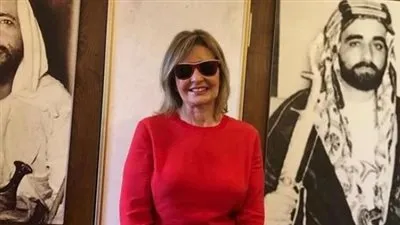 يسرا تشارك جمهورها بأحدث صورة من معرض الخنير بدبي