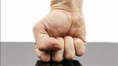 ما هو التصرف المثالي عند الشعور بالغضب؟.. خبيرة تنمية تجيب (فيديو)