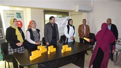 تسليم هواتف ذكية لـ40 سيدة من أصحاب المشروعات الصغيرة ببني سويف (صور)