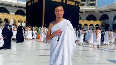 علي قدورة يعلن عن تأديته مناسك العمرة 