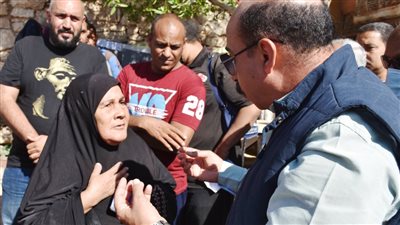 محافظ أسوان يتفقد أعمال تجميل الشوارع.. ويوجه بإزالة إشغالات السوق السياحي (صور)