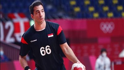 عاجل.. أحمد الأحمر يعتزل اللعب الدولي 
