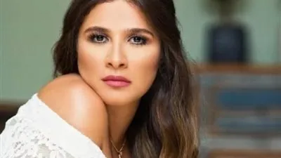 ياسمين عبدالعزيز تشارك صورة من كواليس برنامج 