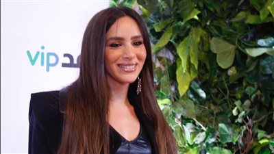 بالإسود.. جميلة عوض تتألق في اليوم الثامن من القاهرة السينمائي