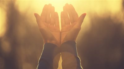 ادعية جميلة مكتوبة.. 12 دعاء لفك الكرب وإزالة الهم ومفغرة الذنوب