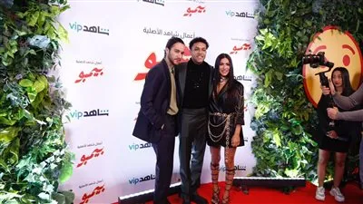 كوكبة من نجوم الفن في العرض الأول لمسلسل 