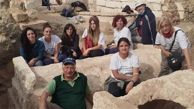  الكشف مقبرتين أثريتين من العصر الصاوي في البهنسا بالمنيا (صور)