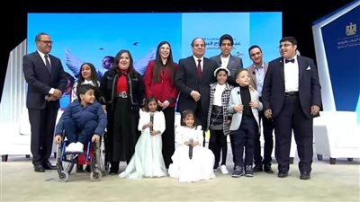 ذوي الهمم يشعلون احتفالية قادرون باختلاف بأغنية 