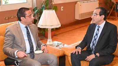 رئيس جامعة الفيوم الجديد يستقبل الدكتور أحمد الأنصاري ونائبه بمكتبه 