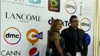 بإطلالة رومانسية.. نيللي كريم وزوجها في حفل ختام مهرجان القاهرة السينمائي