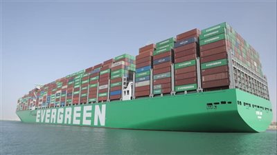 الفريق أسامة ربيع: قناة السويس تشهد العبور الأول لسفينة الحاويات EVER AIM 