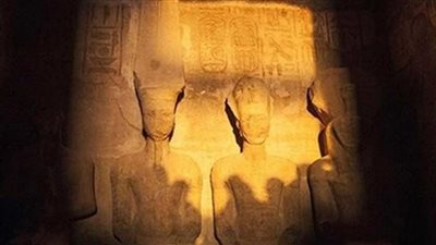 السياحة والآثار تناقش إقامة احتفالية كبرى في فبراير المقبل 