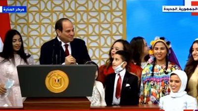 السيسي يطلب وقوف ذوي الهمم بجواره: 