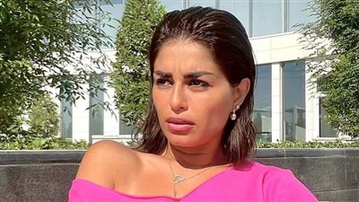 منة فضالي تخطف الأنظار بأحدث ظهور لها من الرياض 