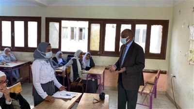 جولة ميدانية لمدير تعليم الفيوم بالمدارس