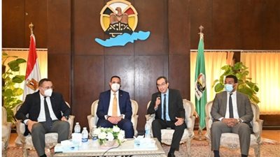 طلاب الفنون الجميلة بالإسكندرية يقدمون خطة تنمية محافظة الفيوم (صور)