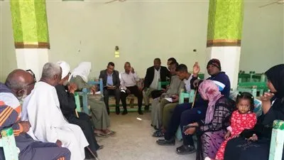 محافظ أسوان يتابع جلسات الاستماع مع أهالى قرى غرب سهيل والشلال