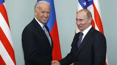عبر تقنية الفيديو.. انطلاق القمة بين بايدن وبوتين (شاهد)