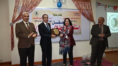 كلية الألسن بجامعة الفيوم تحفل بالطلاب الجدد (صور) 