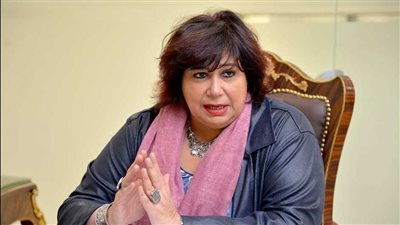 استجابة للطفلة ملك.. وزيرة الثقافة توجه بفتح فصل لدراسة البيانو بالأوبرا 