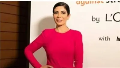 بإطلالة مبهجة.. منى زكي تغازل جمهورها ومحبيها 