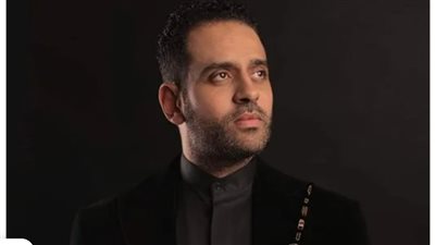 بإطلالة فرعونية.. عمر السعيد يخطف الأنظار في مهرجان البحر الأحمر