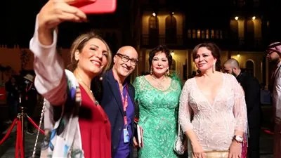 إلهام شاهين ولبلبة في عرض 