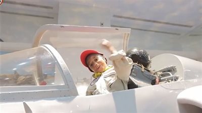 الطفلة بسملة توجه رسالة للسيسي بعد تحقيق حلمها بركوب طائرة (فيديو)