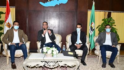 محافظ الفيوم يتابع موقف التطعيمات وجهود مكافحة فيروس كورونا 