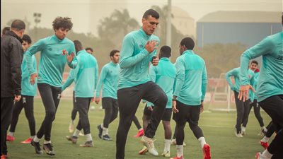ثلاثي شباب الأهلي المحترف بالتشيك يُشارك في المران الجماعي
