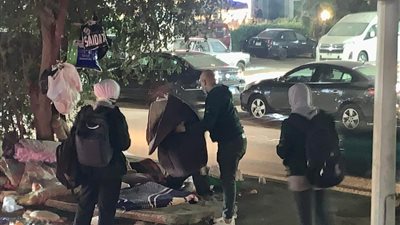 التضامن: فريق أطفال وكبار بلا مأوى ينقذ أسرة 