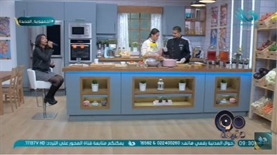 بسمة وهبة تفاجئ جمهورها بطبخ شوربة العدس على الهواء (فيديو)