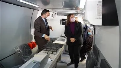 وزارة التخطيط والتنمية الاقتصادية تسلم دفعة جديدة من مراكز الخدمات المتنقلة 